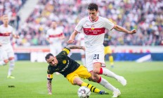 爱游戏体育网站-斯图加特队防线失守，遭遇连败局面