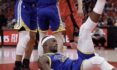 爱游戏体育官网-关键时刻！一队球员意外被罚下场