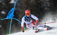 爱游戏体育地址-瑞士滑雪女将夺冠，勇夺单板滑雪冠军