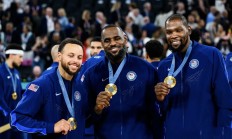 爱游戏在线-詹姆斯助攻队友破门，率领球队胜利