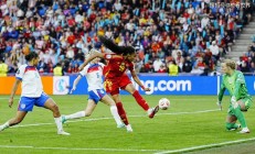 爱游戏官网网页版入口-英格兰女足队员在比赛中攻入制胜球