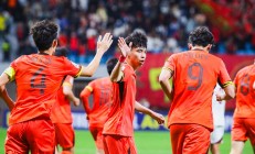 爱游戏体育网站-中国足球顶级联赛豪门球队间的激烈对决