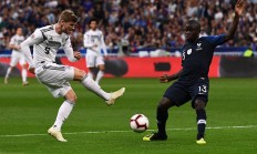 爱游戏官网网页版入口-法国足球联赛热火朝天，冠军悬念引人关注的简单介绍