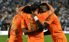 爱游戏-阿拉维斯主场困扰显现，球队连续落后被逆转