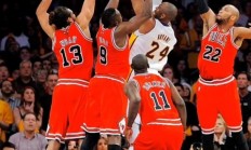 爱游戏体育官网-包含红蓝对决：篮球比赛中的激烈对抗的词条