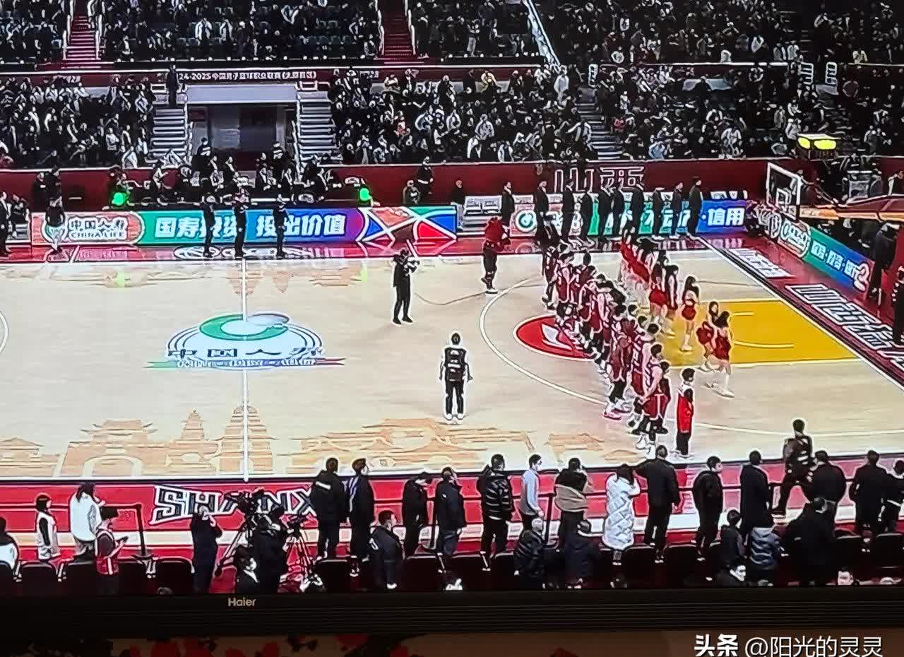 篮球职业联赛再掀狂潮,全国球迷热情喜迎(全国篮球职业联赛共12支篮球队参赛,实行主客场) 篮球职业联赛再掀狂潮,全国球迷热情喜迎(全国篮球职业联赛共12支篮球队参赛,实行主客场)