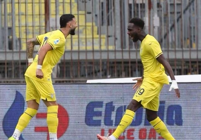 包含AC米兰客战告负马赛，欧冠资格岌岌可危的词条