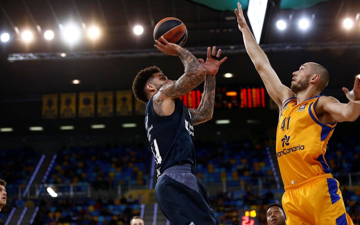 包含红蓝对决:篮球比赛中的激烈对抗的词条 包含红蓝对决:篮球比赛中的激烈对抗的词条