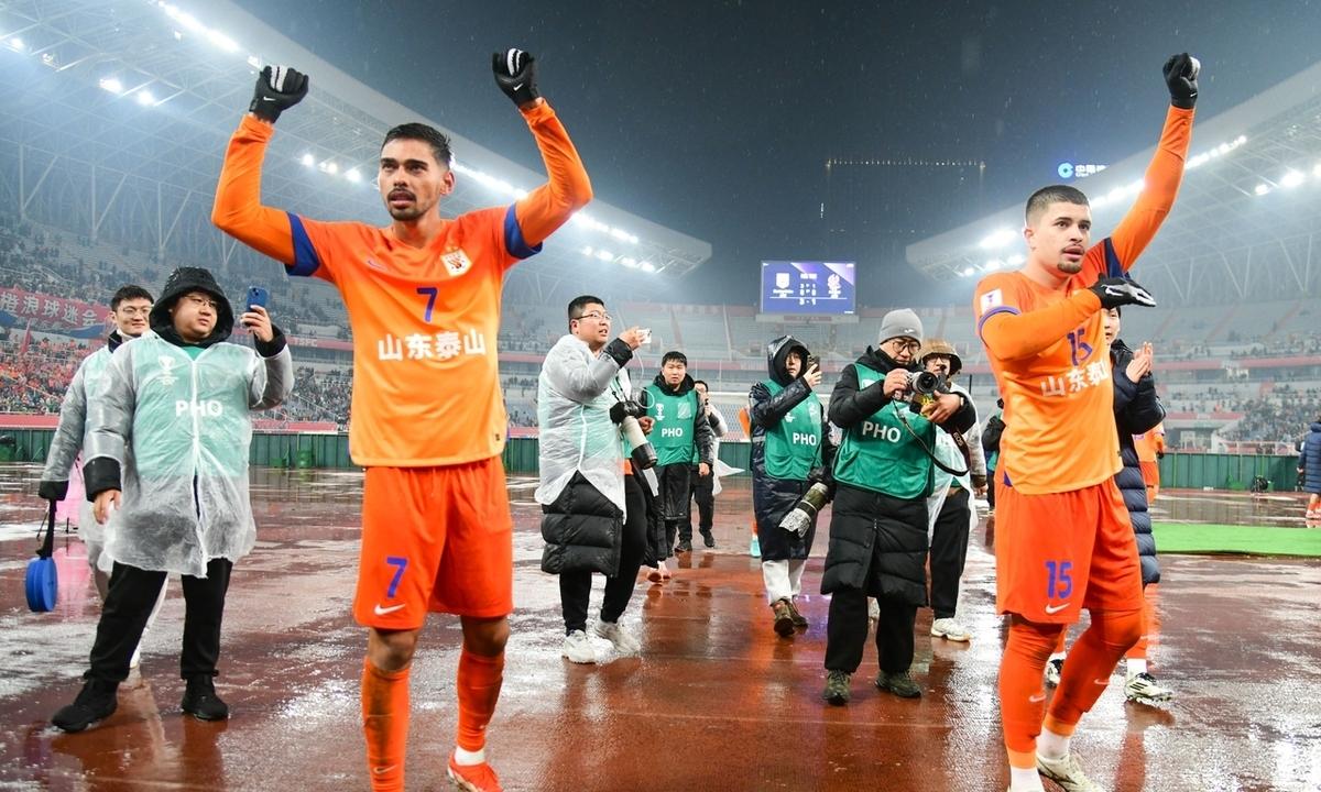 包含在山东泰山赛场上演中超,破门,引发观众齐声高喊的词条 包含在山东泰山赛场上演中超,破门,引发观众齐声高喊的词条