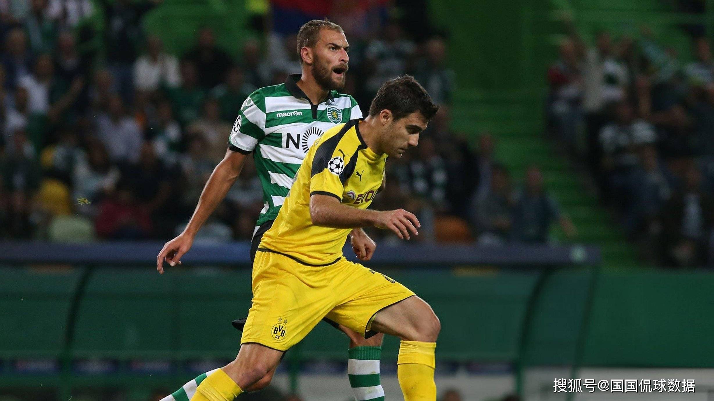 多特蒙德全队发挥默契,赢得球迷喝彩 多特蒙德全队发挥默契,赢得球迷喝彩