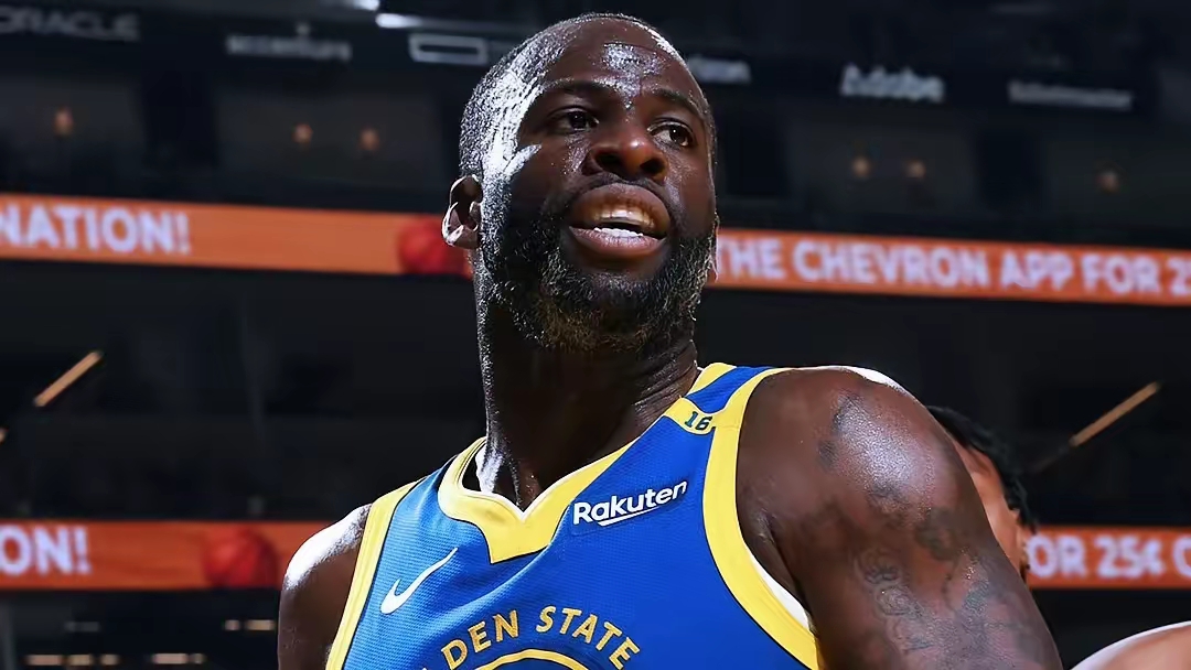 勇士掘金大战，篮下对抗十分激烈