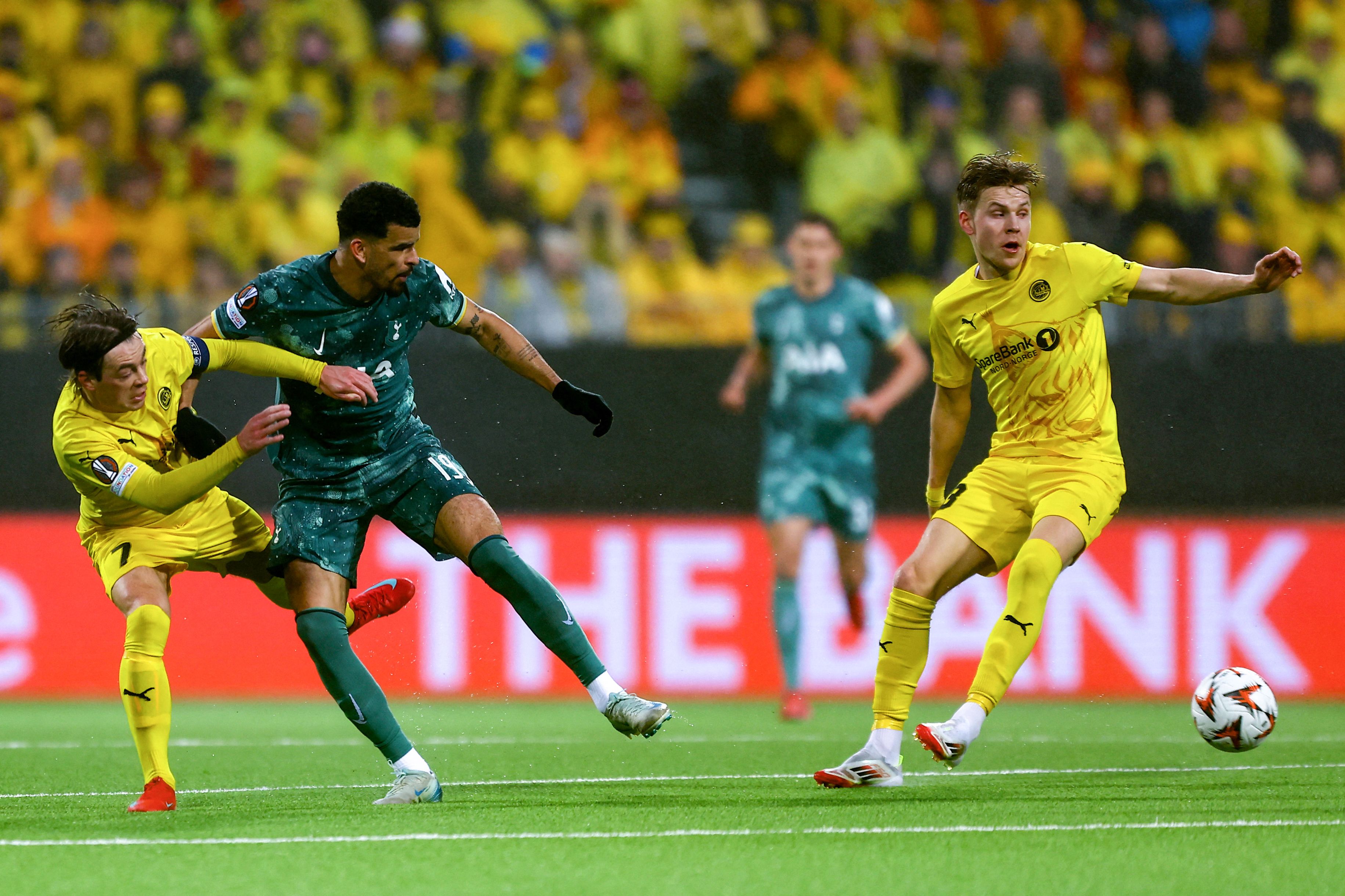 足球联赛的最新动态引发讨论热潮