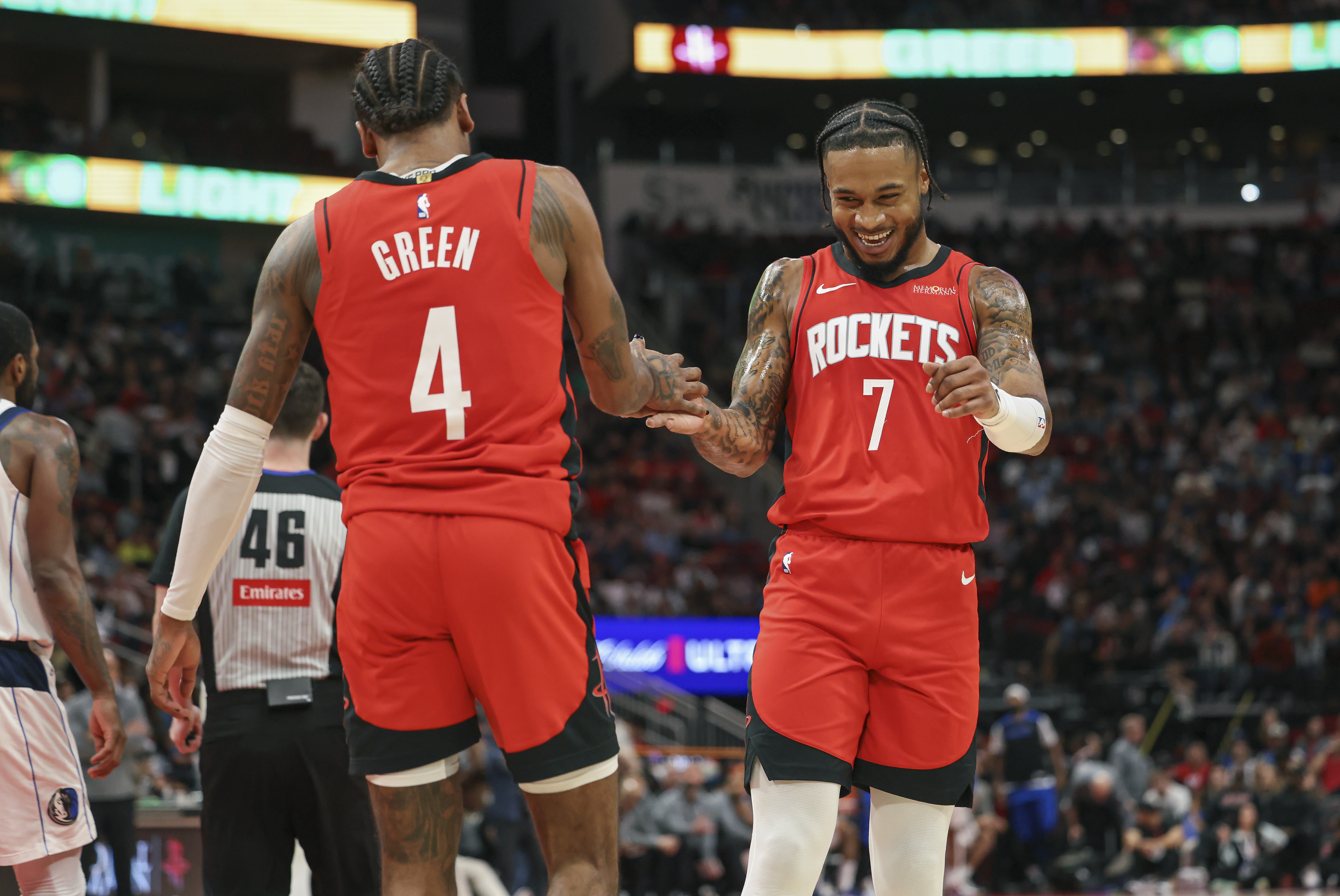 猛龙队在背靠背比赛中再胜一仗,实现完美开局 猛龙队在背靠背比赛中再胜一仗,实现完美开局