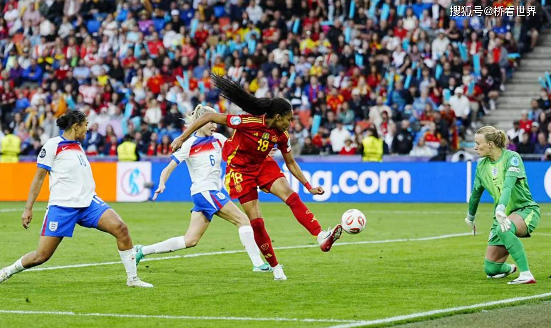 英格兰女足队员在比赛中攻入制胜球 英格兰女足队员在比赛中攻入制胜球