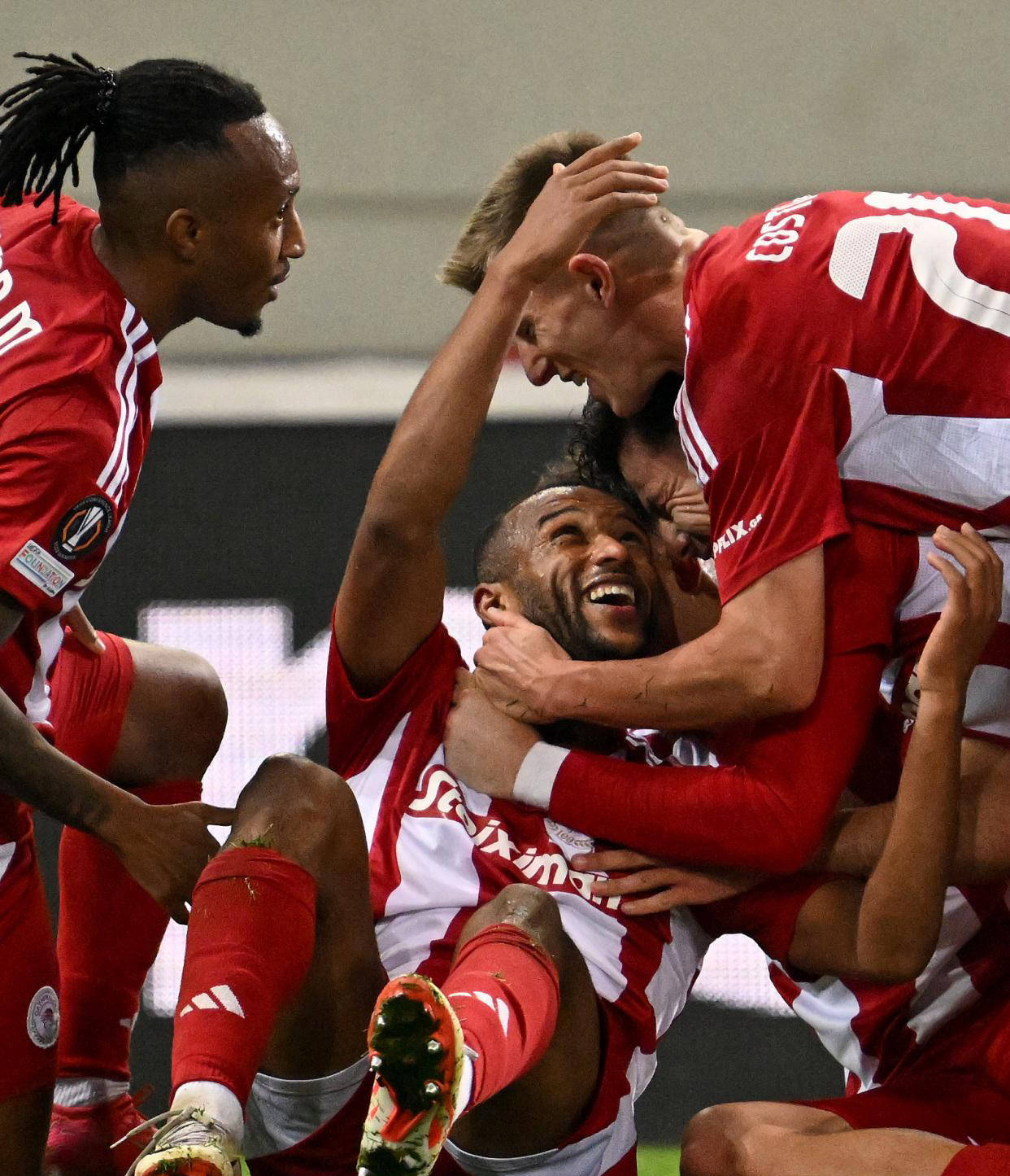 阿贾克斯成功晋级下一轮比赛 阿贾克斯成功晋级下一轮比赛