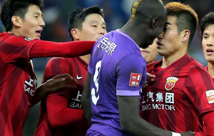 关于重庆客场战胜上港，取得关键三分的信息