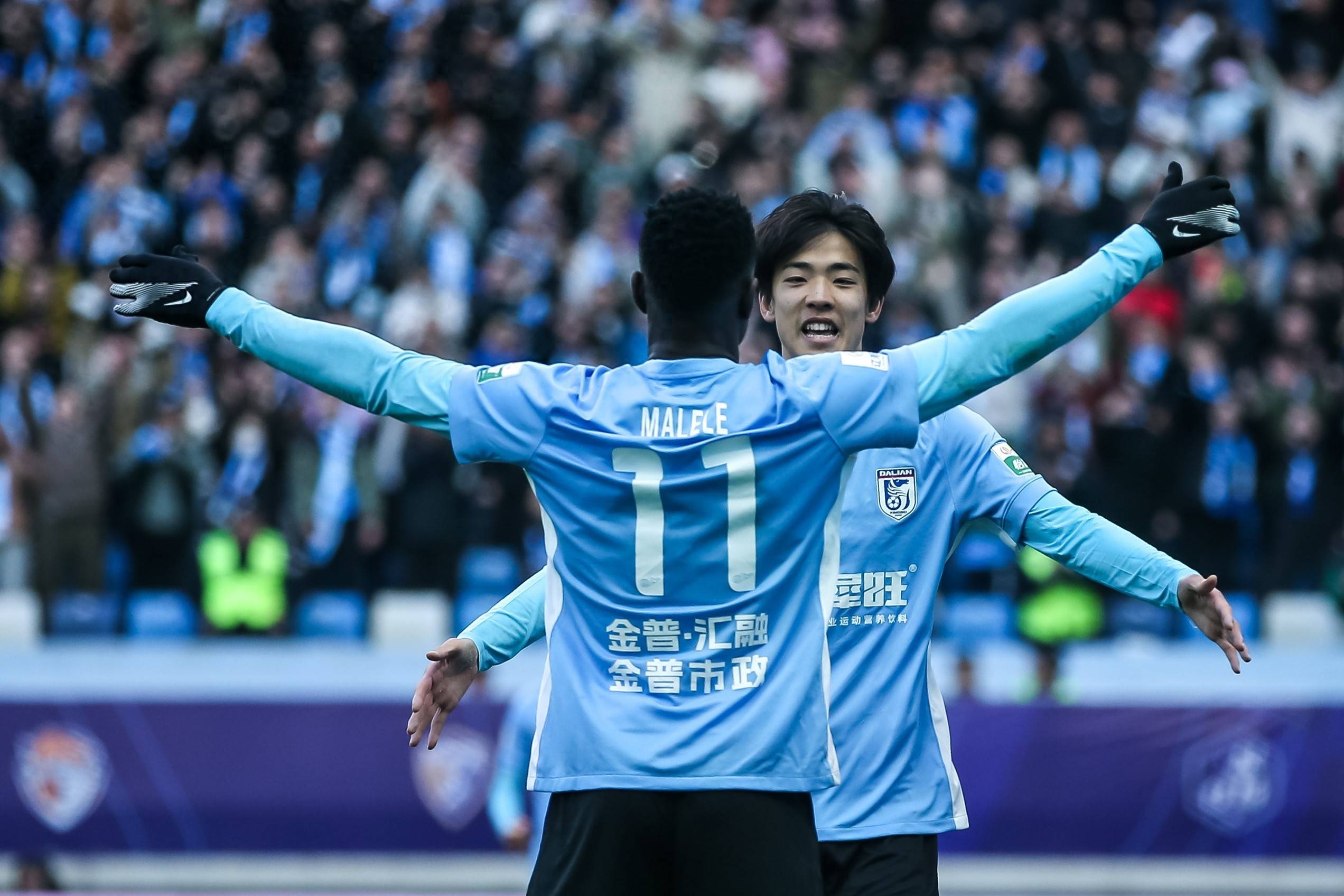 包含大连人主场逼平上海申花,保持不败纪录的词条 包含大连人主场逼平上海申花,保持不败纪录的词条