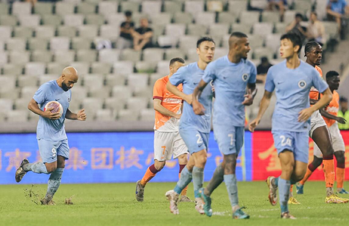 主场优势明显,球队主场连胜 主场优势明显,球队主场连胜