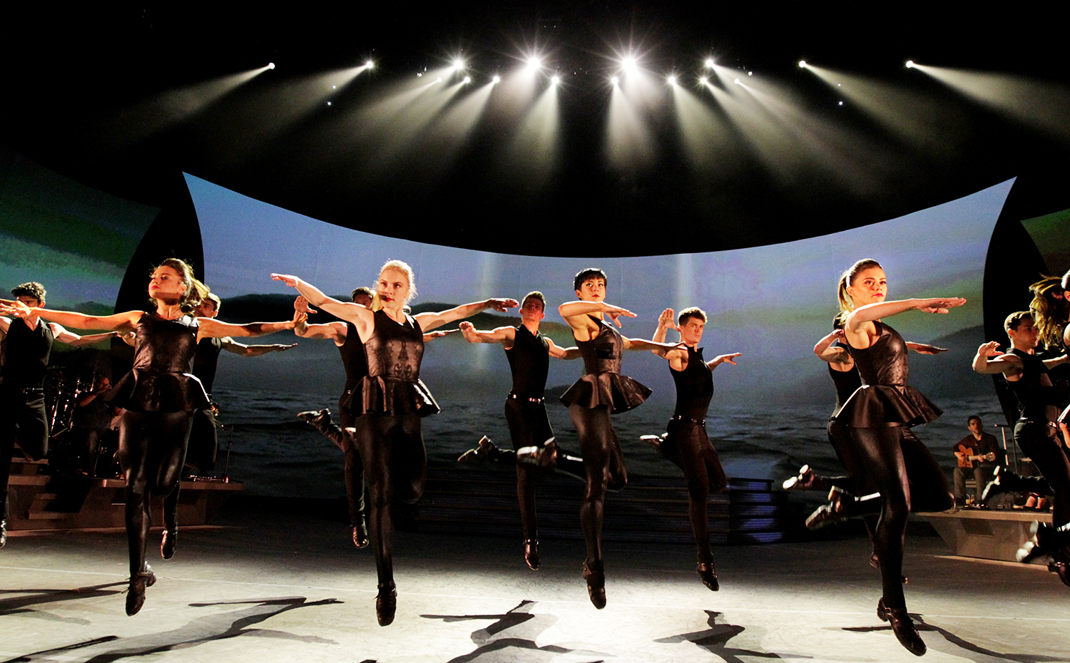 关于爱尔兰队演绎出色，小组出线前景靓丽的信息