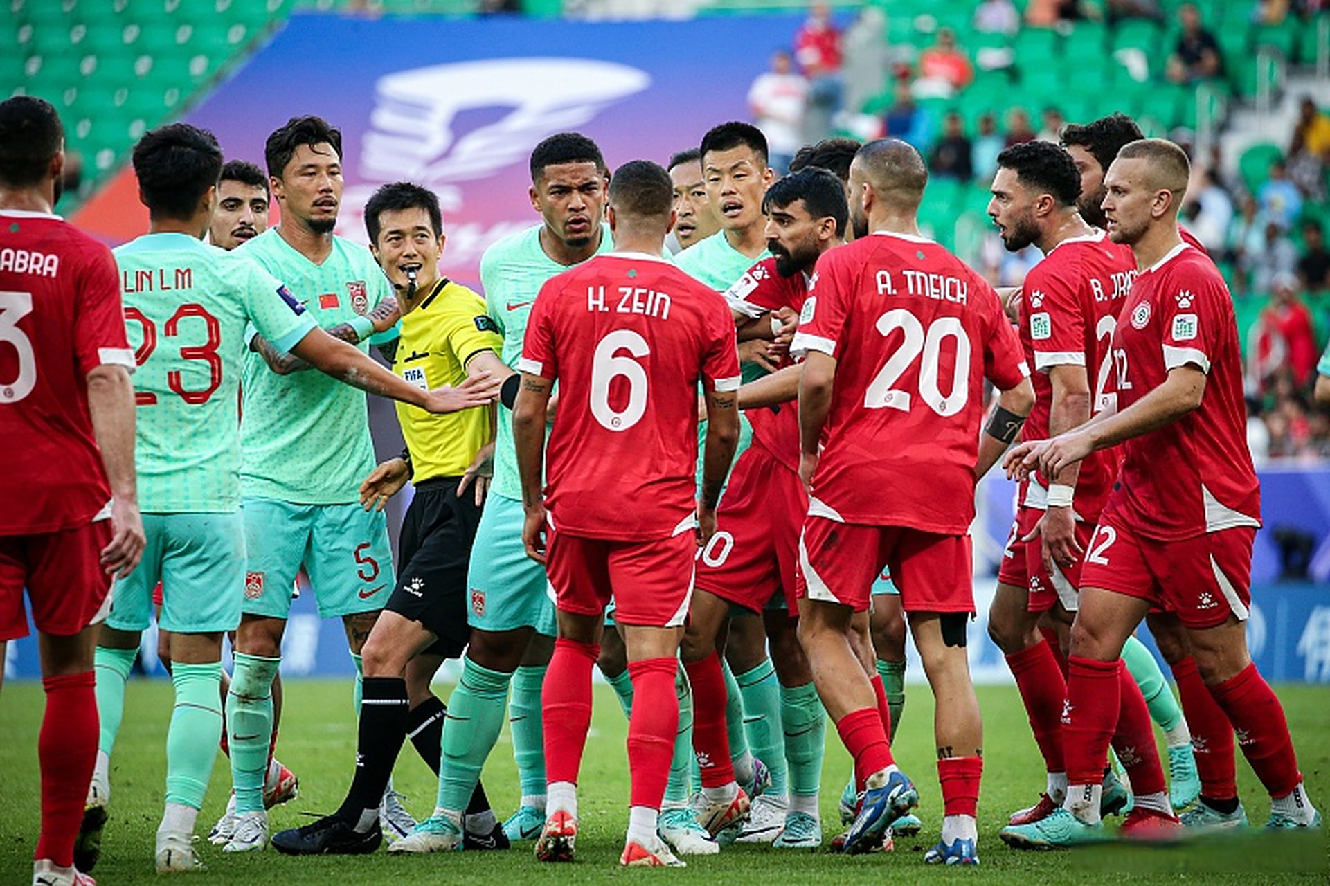 亚洲职业足球赛事的精彩瞬间 亚洲职业足球赛事的精彩瞬间