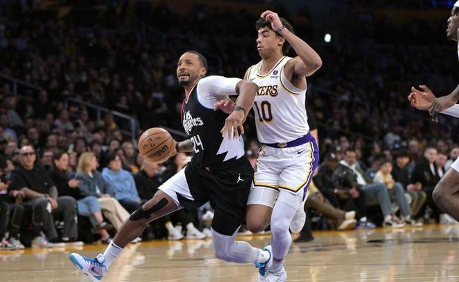 湖人客场击败快船,取得两连胜 湖人客场击败快船,取得两连胜