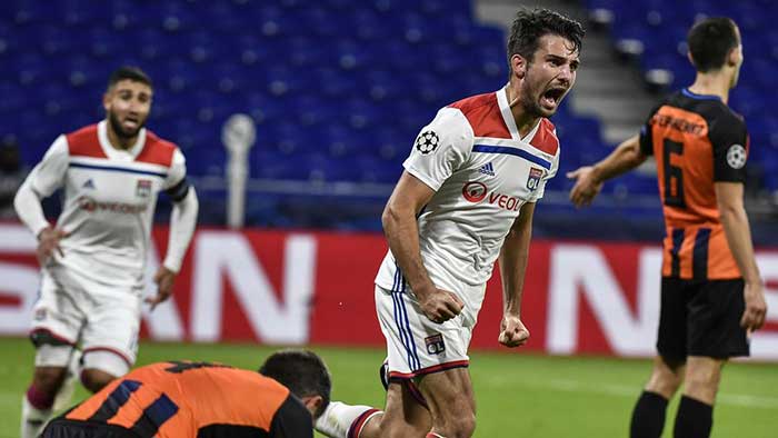 包含阿贾克斯击败对手,小组头名在望的词条 包含阿贾克斯击败对手,小组头名在望的词条