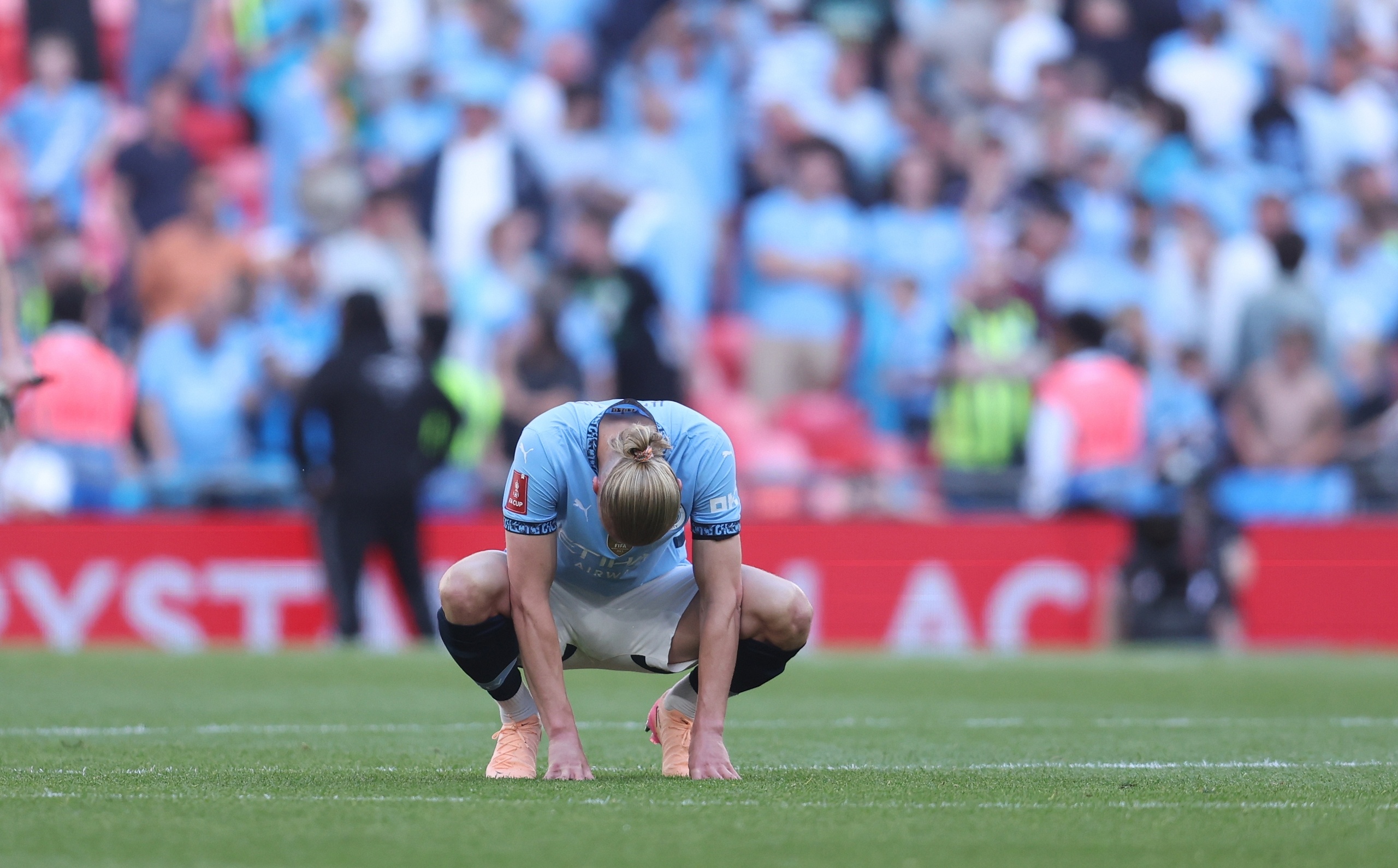 曼城八强晋级,主场力挺轻松取胜 曼城八强晋级,主场力挺轻松取胜