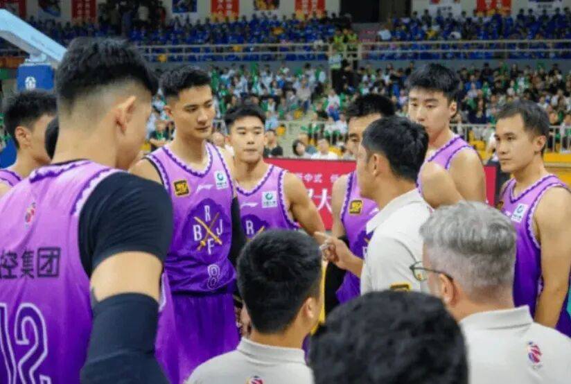 山西男篮逆转贵州队成功晋级八强