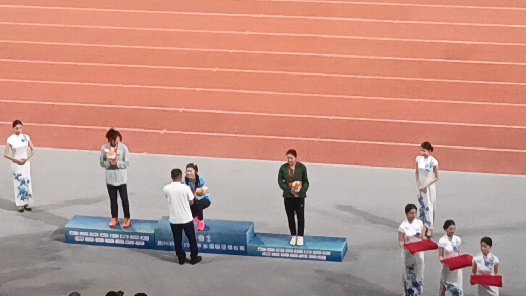 新人登上颁奖台，抹平历史最好成绩！的简单介绍