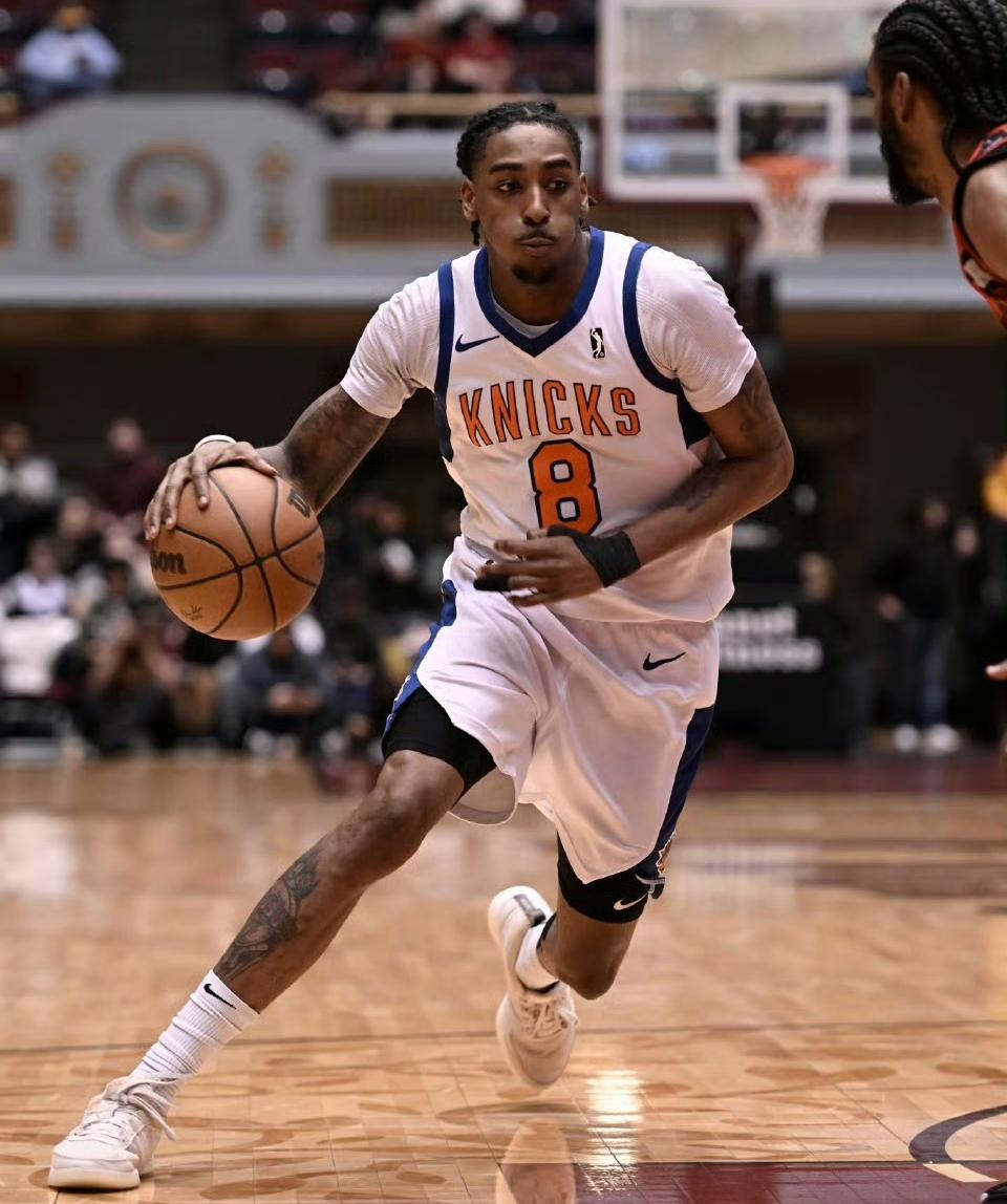 包含上海男篮风光再现，夺冠前景引人瞩目的词条