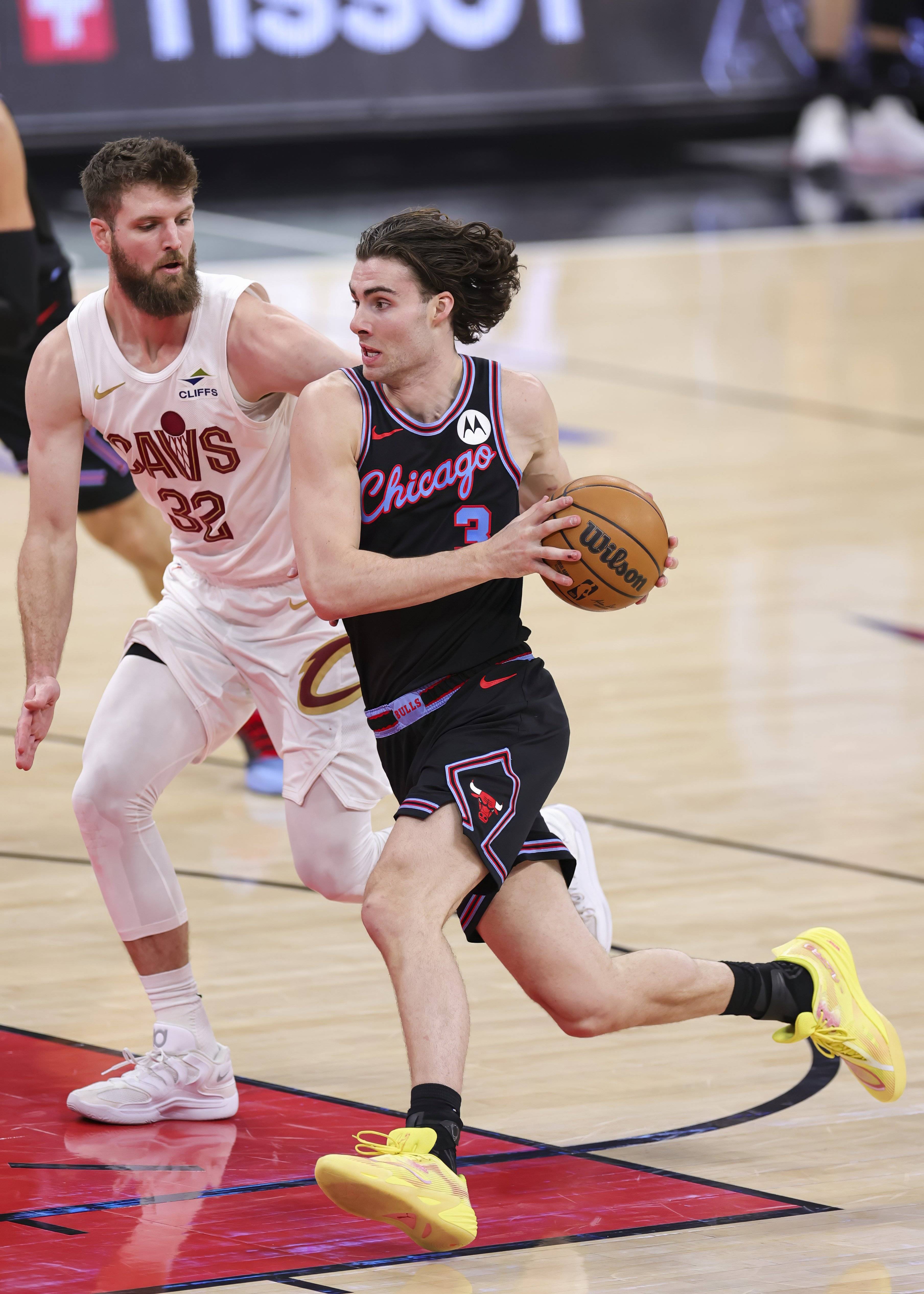 公牛队新赛季首场胜利引发全队庆祝的简单介绍 公牛队新赛季首场胜利引发全队庆祝的简单介绍